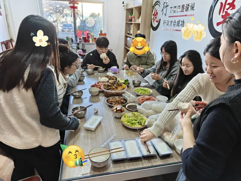 اچانک لنچ دیرپا آفس بانڈ بناتا ہے